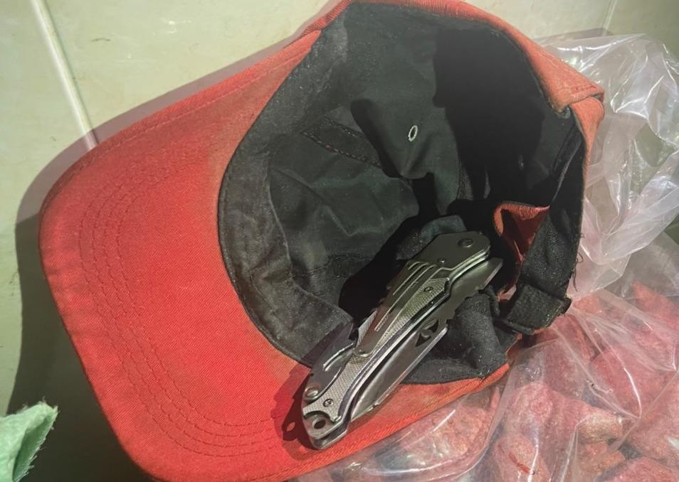 Hung khí bị công an thu giữ. Hung khí bị công an thu giữ.