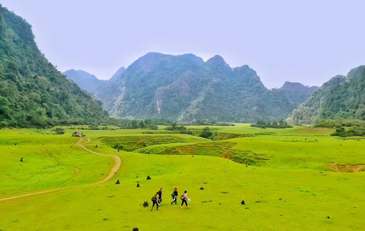 Những năm gần đây, du khách cũng đã biết đến để khám phá thảo nguyên này.