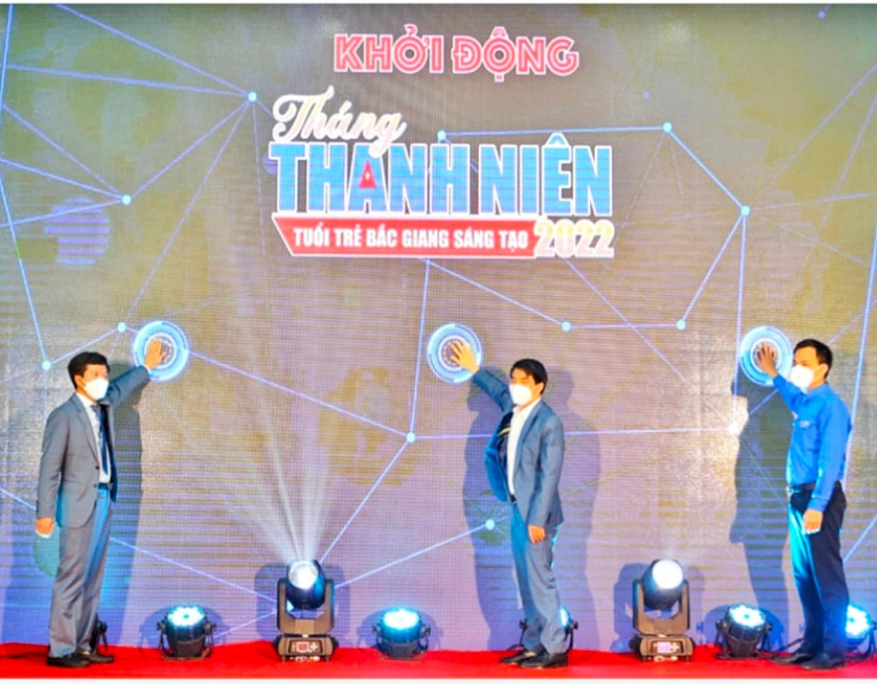 Các đại biểu bấm nút khởi động Tháng Thanh niên 2022. Các đại biểu bấm nút khởi động Tháng Thanh niên 2022.
