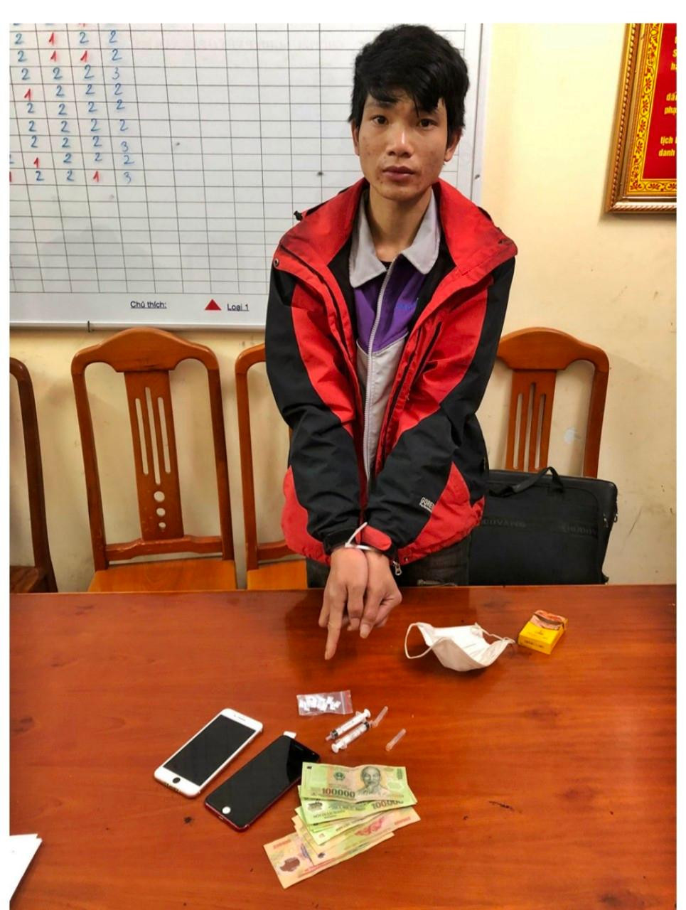 Đối tượng Hoàng Văn Bằng cùng tài sản trộm cắp. Ảnh Công an Việt Yên.