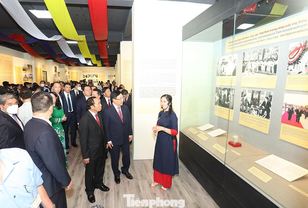 Với gần 500 tài liệu, ảnh, hiện vật và sách, Triển lãm là một trong nhiều hoạt động phong phú, sinh động trong "Năm Đoàn kết, Hữu nghị Việt Nam - Lào, Lào - Việt Nam 2022", góp phần khắc họa "Quan hệ hữu nghị vĩ đại, đoàn kết đặc biệt Việt Nam - Lào, Lào - Việt Nam". Với gần 500 tài liệu, ảnh, hiện vật và sách, Triển lãm là một trong nhiều hoạt động phong phú, sinh động trong "Năm Đoàn kết, Hữu nghị Việt Nam - Lào, Lào - Việt Nam 2022", góp phần khắc họa "Quan hệ hữu nghị vĩ đại, đoàn kết đặc biệt Việt Nam - Lào, Lào - Việt Nam".