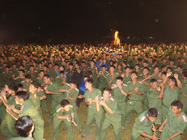 Hơn 2.000 thanh niên Việt Nam – Campuchia hòa mình trong trò chơi tập thể. Hơn 2.000 thanh niên Việt Nam – Campuchia hòa mình trong trò chơi tập thể