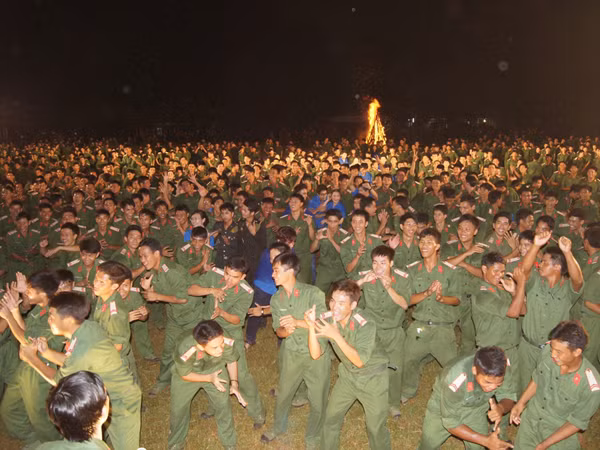 Hơn 2.000 thanh niên Việt Nam – Campuchia hòa mình trong trò chơi tập thể