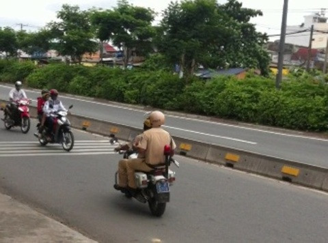 Phải chăng CSGT là có quyền đi ngược chiều? (ảnh: internet) 