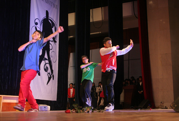 Sôi động với tiết mục nhảy