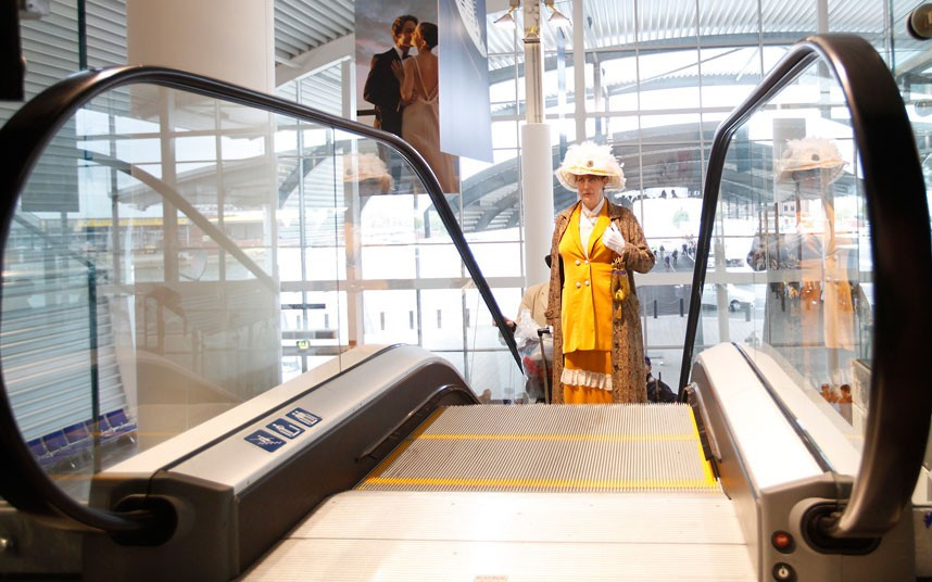 Các hành khách phải bỏ ra 2.799 bảng Anh (4.445 USD) - 5.995 bảng Anh (9.520 USD) để được trải nghiệm trên tàu MS Balmoral.