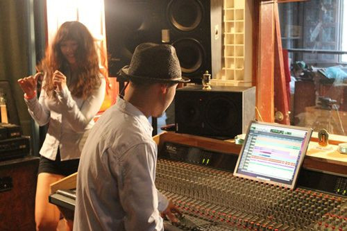 Hari Tiến Đạt chia sẻ mọi niềm vui trong cuộc sống cũng như âm nhạc. Hari Tiến Đạt chia sẻ mọi niềm vui trong cuộc sống cũng như âm nhạc