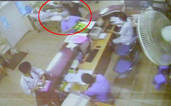Bắt khẩn cấp đối tượng hành hung bác sĩ, y tá bệnh viện Bạch Mai ảnh 2