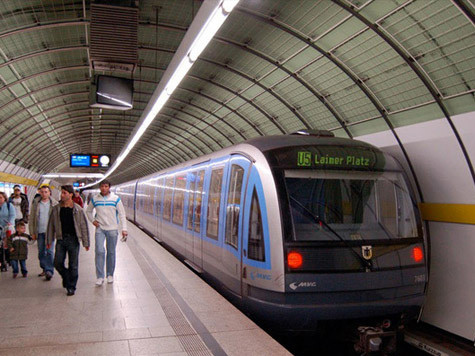 Một tuyến đường sắt đô thị ở thành phố Munich (Đức). Một tuyến đường sắt đô thị ở thành phố Munich (Đức)