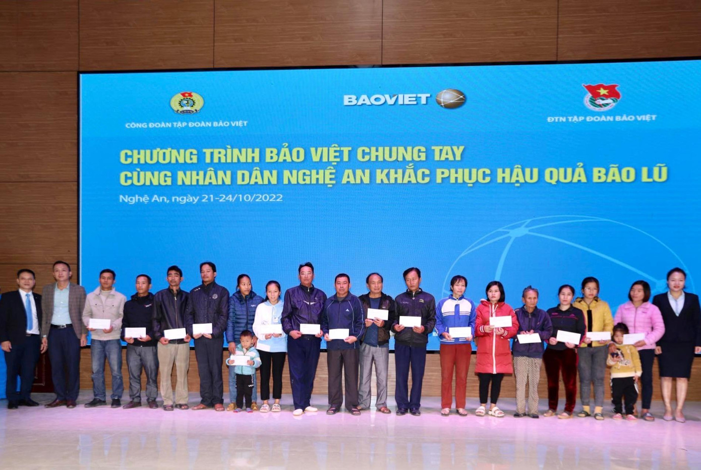 Bảo Việt ủng hộ đồng bào bị bão lụt Nghệ An Bảo Việt ủng hộ đồng bào bị bão lụt Nghệ An