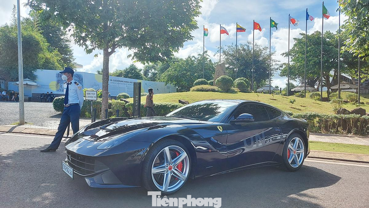 Đây là dòng siêu xe đầu bảng của hãng siêu xe Italy. Ngoài sự khác biệt về mặt ngoại thất, động cơ 2 xe này như nhau.