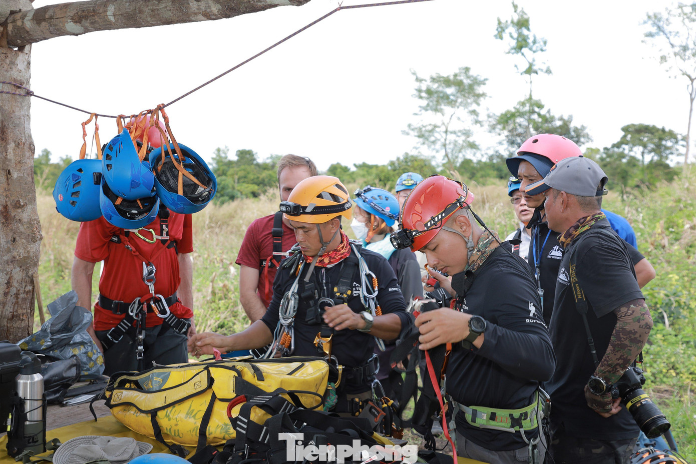 Trang bị đồ bảo hộ cần thiết xuống hang Trang bị đồ bảo hộ cần thiết xuống hang