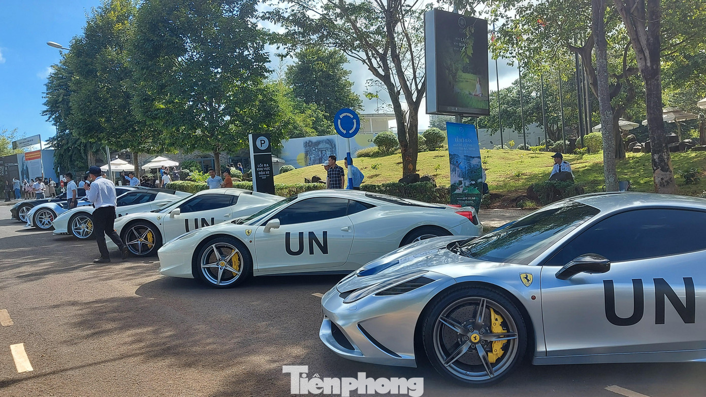Ngoài Ferrari F430 Spider là “ngựa quen”, còn lại tất cả đều được ông Đặng Lê Nguyên Vũ “chốt đơn” trong năm 2022 này Với sự xuất hiện của F430 Scuderia, 458 Speciale và 488 Pista Spider. Ông Vũ là người duy nhất sở hữu đủ các phiên bản Ferrari hiệu năng cao đang xuất hiện tại Việt Nam.