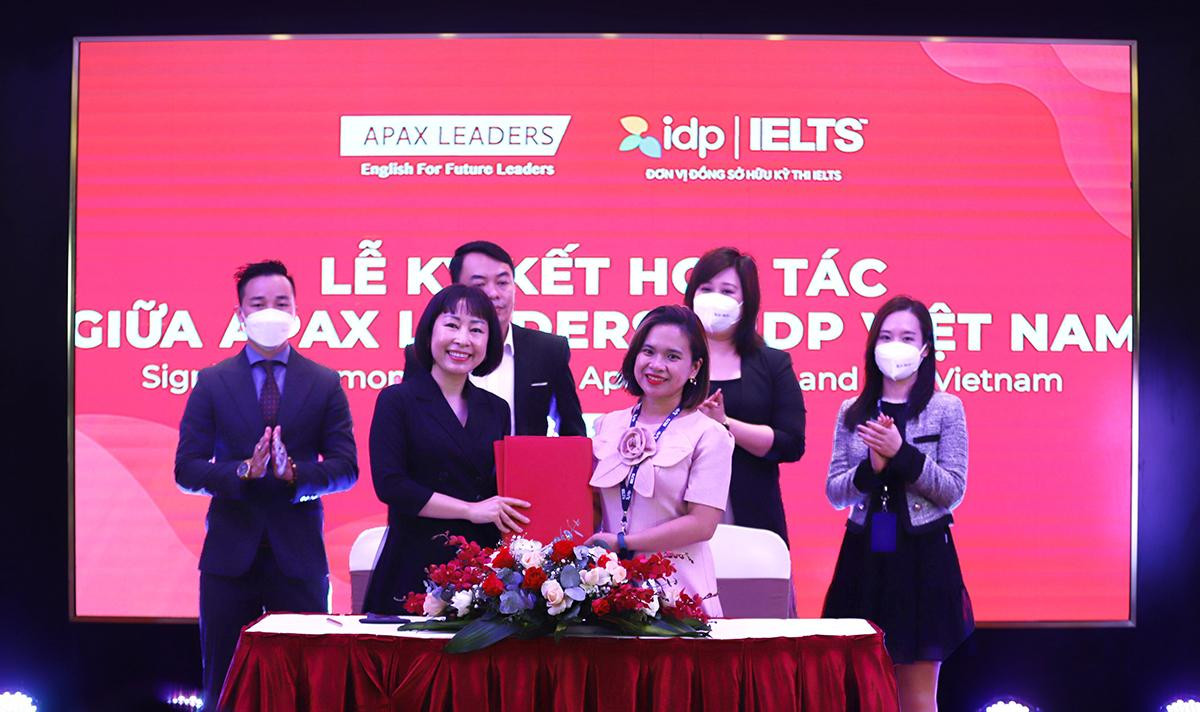 Việc ký kết giữa Apax Leaders và IDP Việt Nam là sự kiện quan trọng mở ra cơ hội cho hai bên và cho hàng vạn học viên chinh phục chứng chỉ IELTS để tự tin hội nhập toàn cầu