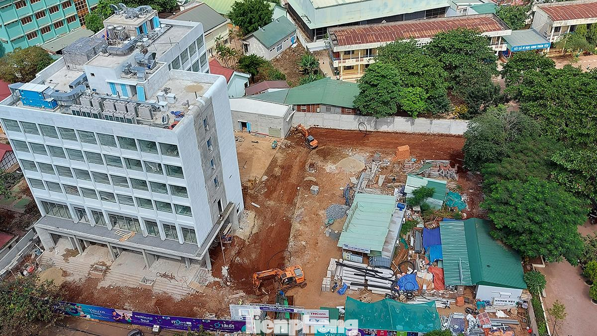 TTCP cũng yêu cầu tỉnh Đắk Lắk giao Thanh tra tỉnh thanh tra toàn diện việc bán nhà thuộc sở hữu nhà nước tại Sở Xây dựng thời gian qua. Tiền Phong từng có bài viết Đắk Lắk: Xây dựng dự án trên đất 'vàng' khi chưa được giao đất phản ánh vấn đề này.