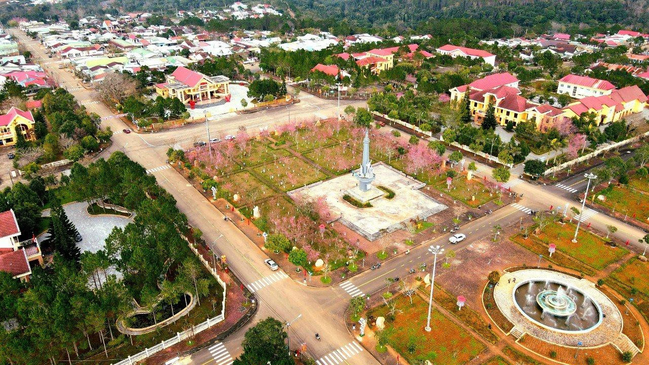 Trung tâm huyện Kon Plông - nơi vừa xảy ra động đất chiều 18/4