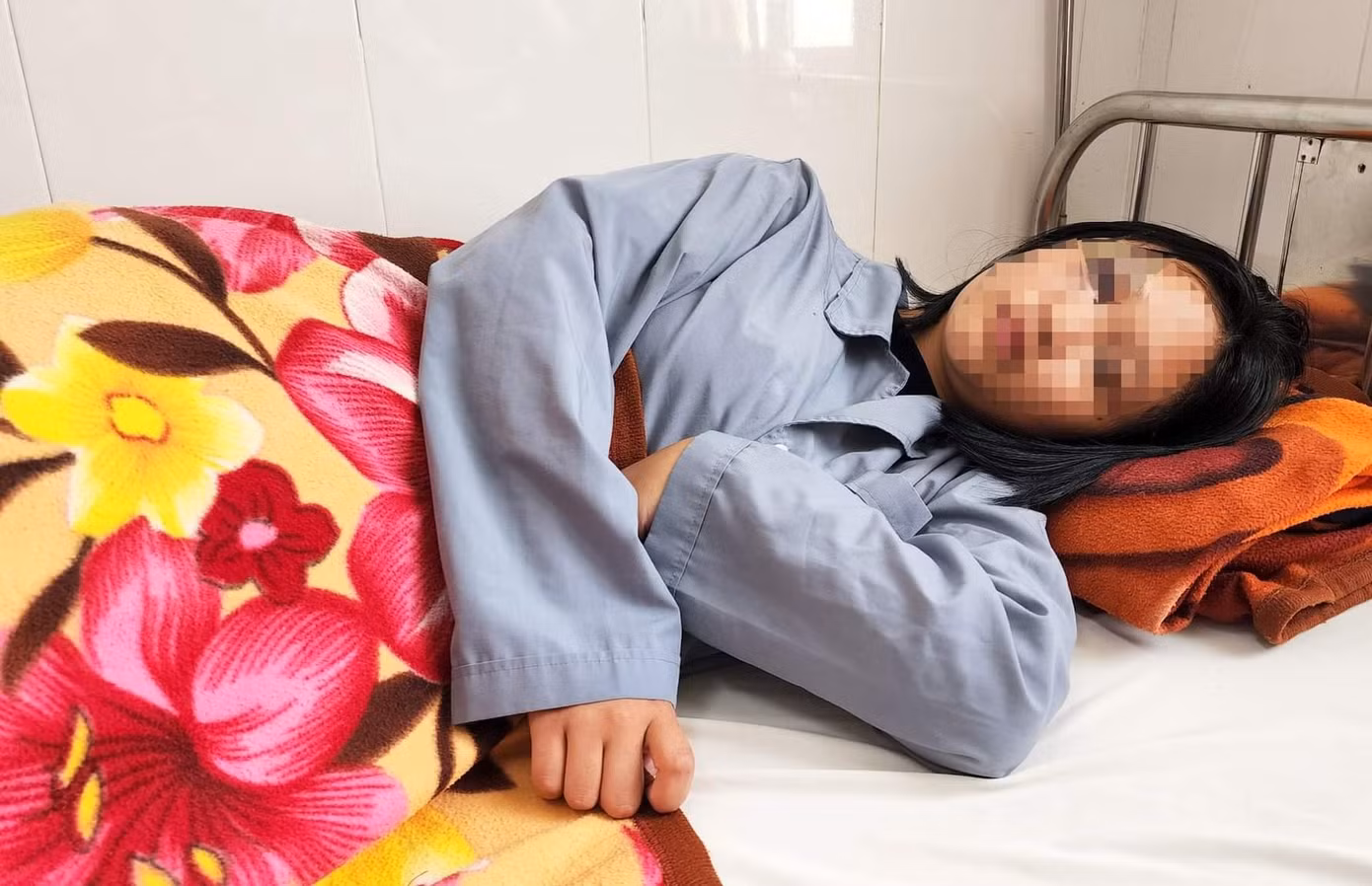 Mắt của nữ sinh L. sưng húp vì bị đánh Mắt của nữ sinh L. sưng húp vì bị đánh