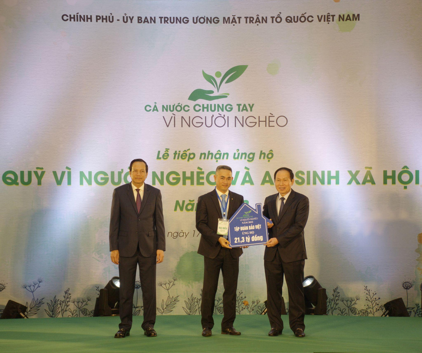 Bảo Việt dành 21 tỷ đồng cho các hoạt động vì người nghèo Bảo Việt dành 21 tỷ đồng cho các hoạt động vì người nghèo