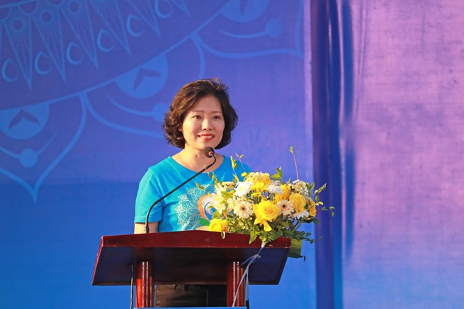 Bà Ngô Thị Thanh Tâm – Giám đốc thương hiệu – Tổng Công ty Bảo Việt Nhân thọ cho biết: "Sự kiện đồng diễn "Yoga – sống khỏe mỗi ngày" là một trong những hoạt động nằm trong chiến dịch "Bảo vệ Gia đình Việt – Bảo vệ Sức khỏe Việt" của Bảo Việt Nhân thọ, chung tay xây dựng Việt nam nói chung và thành phố Đà Nẵng nói riêng luôn an bình, thịnh vượng với thiên nhiên tươi đẹp và con người hiền hòa, thân thiện". Ảnh: Bảo Việt Nhân thọ Bà Ngô Thị Thanh Tâm – Giám đốc thương hiệu – Tổng Công ty Bảo Việt Nhân thọ cho biết: "Sự kiện đồng diễn "Yoga – sống khỏe mỗi ngày" là một trong những hoạt động nằm trong chiến dịch "Bảo vệ Gia đình Việt – Bảo vệ Sức khỏe Việt" của Bảo Việt Nhân thọ, chung tay xây dựng Việt nam nói chung và thành phố Đà Nẵng nói riêng luôn an bình, thịnh vượng với thiên nhiên tươi đẹp và con người hiền hòa, thân thiện". Ảnh: Bảo Việt Nhân thọ