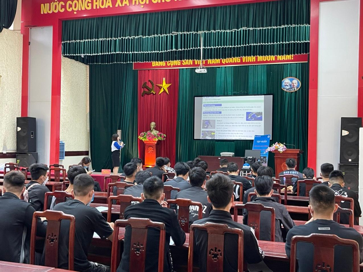 HEAD Việt Long đào tạo lý thuyết cho học viên