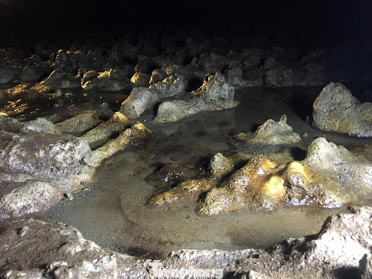 Theo đánh giá của các nhà khoa học trong và ngoài nước, toàn bộ Công viên địa chất Đắk Nông hiện có khoảng 65 điểm di sản, địa mạo, bao gồm hệ thống các miệng núi lửa, hệ thống hang động núi lửa và các thác nước. Các miệng núi lửa trong Công viên địa chất Đắk Nông đều có quy mô lớn, đồ sộ, tiêu biểu như núi lửa Nam Dơng (xã Nam Dong, huyện Cư Jút), núi lửa Nâm Blang (xã Buôn Chóah, huyện Krông Nô), núi lửa Nâm Ka (xã Quảng Phú, huyện Krông Nô), núi lửa Nâm Gle (xã Thuận An, huyện Đắk Mil)…