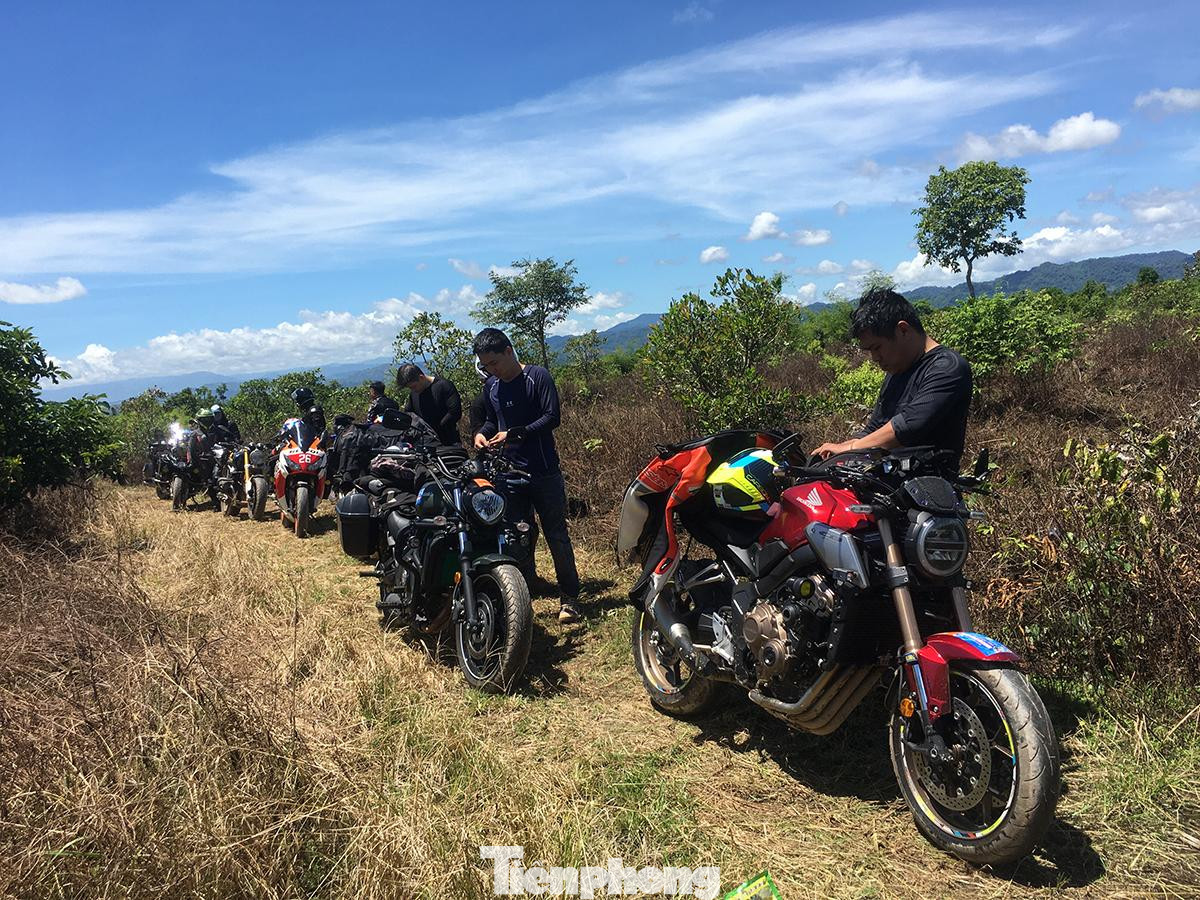 Tham gia dẫn đường cho đoàn đi, ông Lê Hoàng Cơ - Giám đốc Cty TNHH Đầu tư Du lịch và Thương mại Đam San (Đắk Lắk) cho biết, cung đường mới được khám phá này giúp đoàn đi nhanh hơn 1/2 quãng đường (chỉ hết 30km so với 60km nếu đi đường vòng không qua sông). Đây cũng là cơ hội để quảng bá du lịch cho 2 tỉnh Đắk Lắk và Đắk Nông trong hành trình kết nối núi lửa Nâm Blang (Công viên địa chất toàn cầu Unesco Đắk Nông) đến khu bảo tồn thiên nhiên Nam Ka (Đắk Lắk) trên tuyến sông Sêrêpốk và sông Krông Nô.