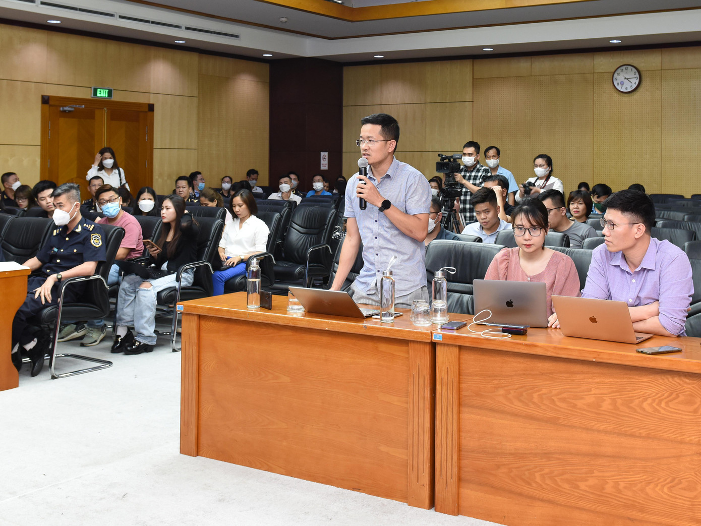 PV Tiền Phong chất vấn Tổng cục Hải quan PV Tiền Phong chất vấn Tổng cục Hải quan