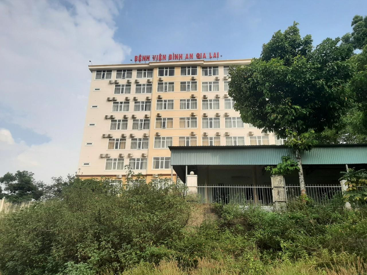 Cỏ mọc um tùm xung quanh Bệnh viện Bình An Gia Lai Cỏ mọc um tùm xung quanh Bệnh viện Bình An Gia Lai