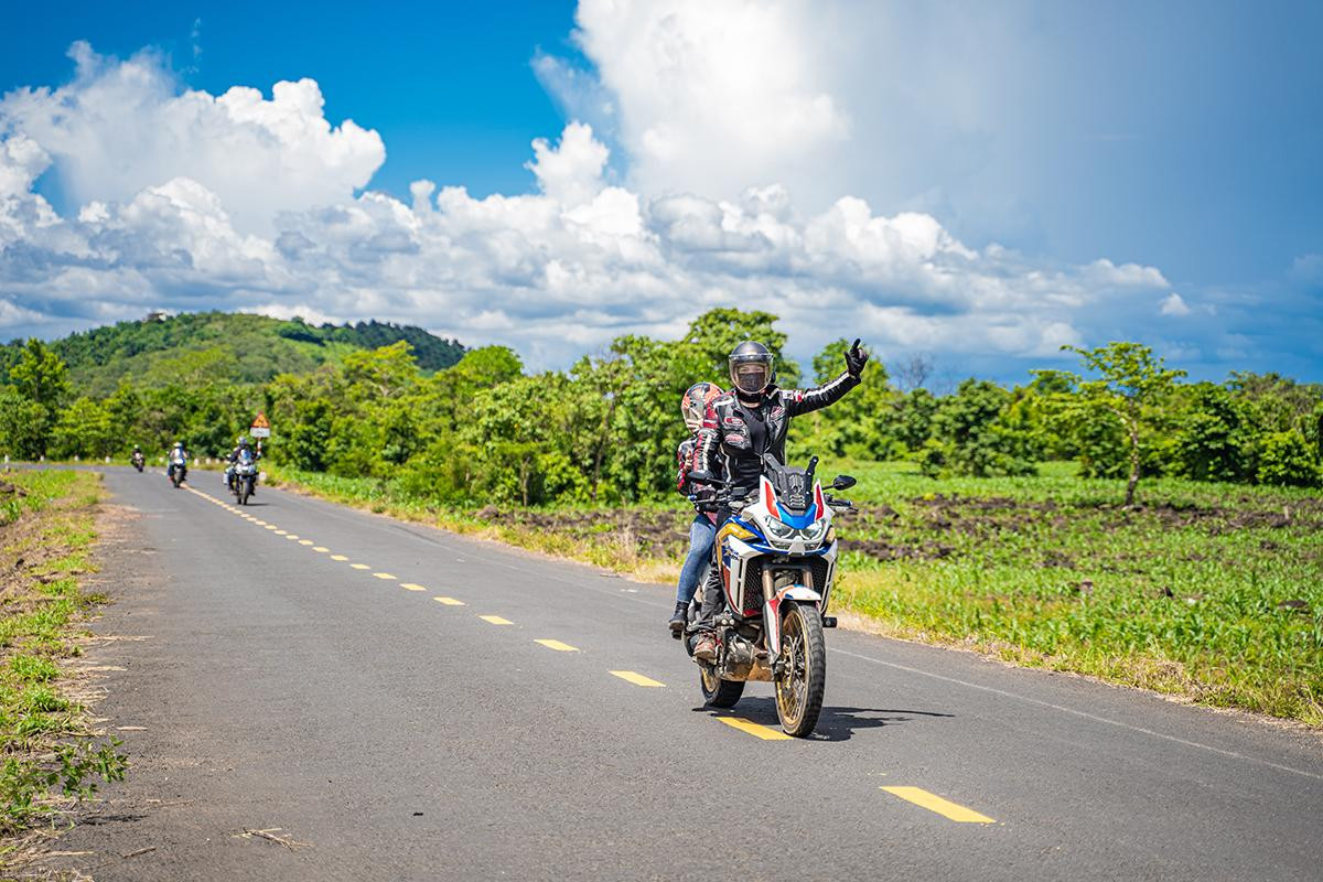 Đoàn kết thúc hành trình khám phá núi lửa Krông Nô, theo quốc lộ 14 về lại TP.HCM