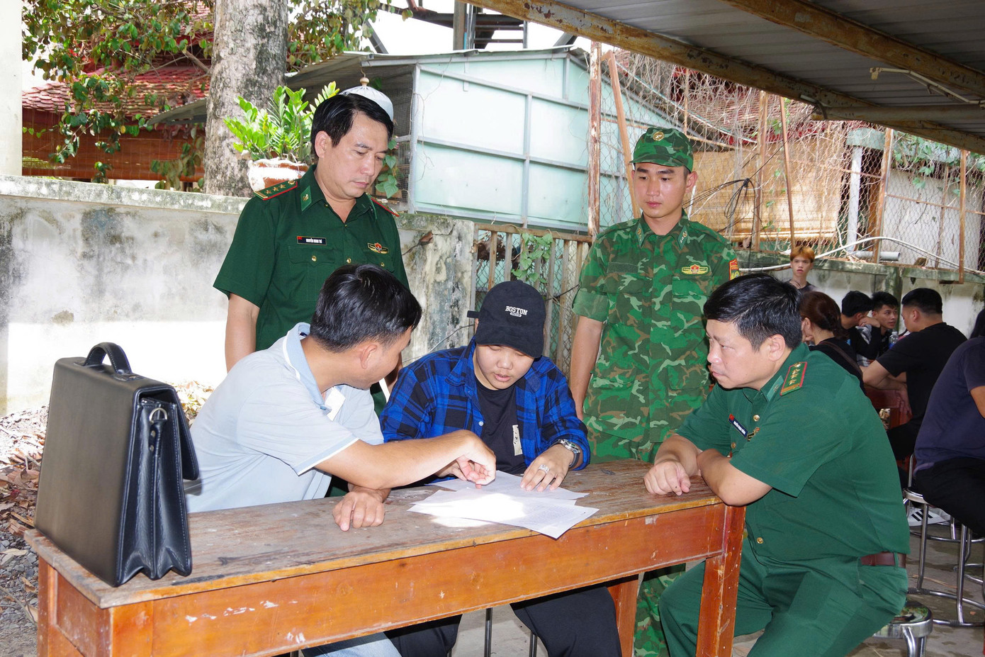 Cơ quan chức năng làm việc với 38 công dân.