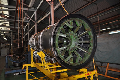 Động cơ MIG - 21 đang được sửa chữa