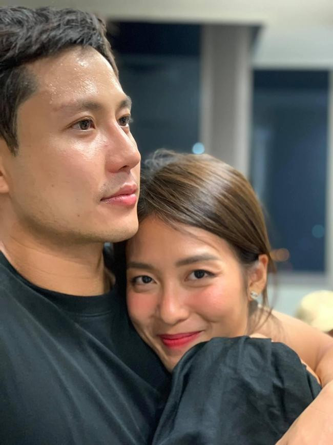 Cả hai "tình bể bình" thế này nhưng vẫn liên tục phủ nhận tin đồn hẹn hò.