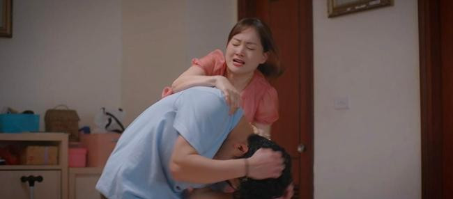 Vân Khánh phẫn nộ trước... Vân Khánh phẫn nộ trước...