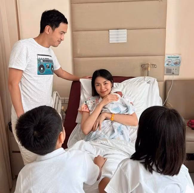 Gia đình nhỏ của Tăng Thanh Hà đón thêm thành viên mới. - Ảnh: IGNV.