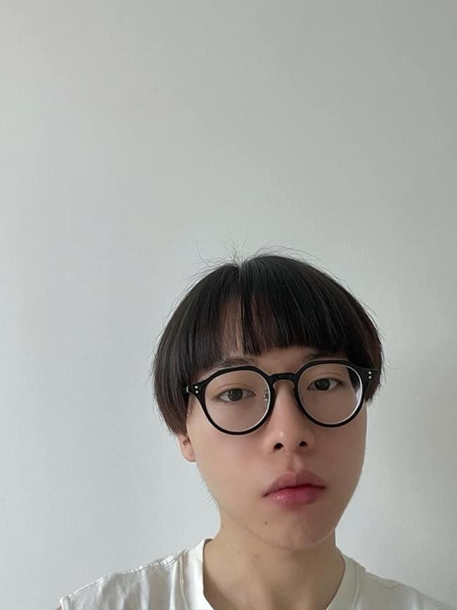 Đức Phúc "nhá hàng" kiểu tóc mới với nhiều góc chụp.