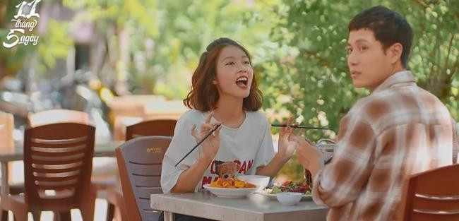 Tuệ Nhi làm nũng với Đăng. Tuệ Nhi làm nũng với Đăng.