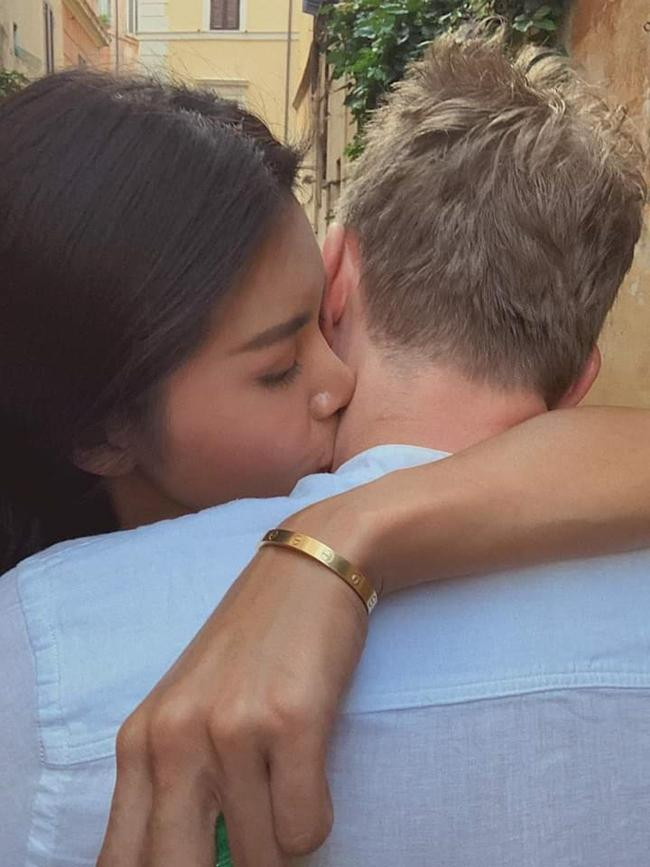 Phải chăng ngày cưới sắp đến gần rồi? Phải chăng ngày cưới sắp đến gần rồi?