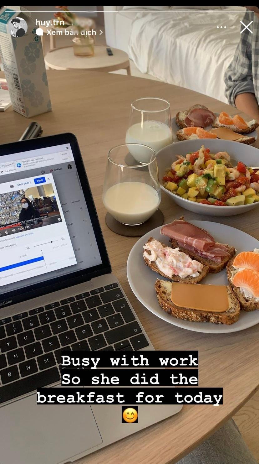 Huy Trần vui vẻ khoe bữa sáng được Ngô Thanh Vân chuẩn bị. Huy Trần vui vẻ khoe bữa sáng được Ngô Thanh Vân chuẩn bị.