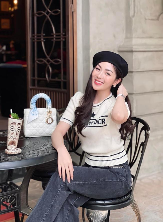 Được biết, ngoài công việc diễn xuất, Thúy Hường còn tham gia làm mẫu chụp hình cho một số thương hiệu thời trang.