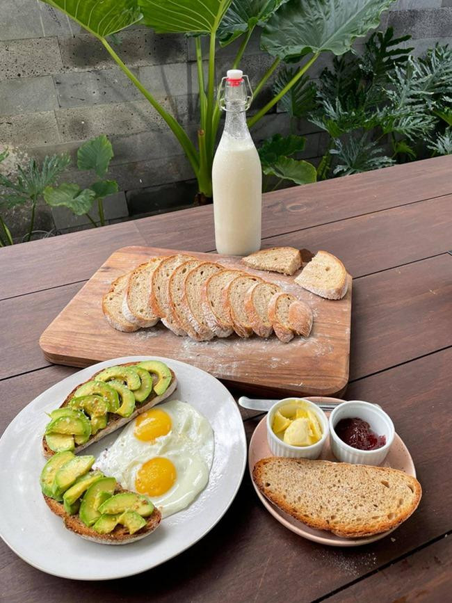 Touliver không sợ giãn cách vì ở nhà toàn món ăn ngon do chính tay bà xã nấu.