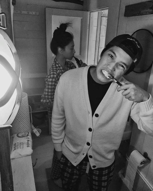 Những hình ảnh "mình yêu nhau bình yên thôi" khiến công chúng thấy ngọt "sâu răng". Những hình ảnh "mình yêu nhau bình yên thôi" khiến công chúng thấy ngọt "sâu răng".