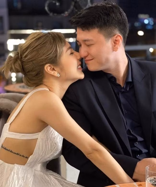 Huỳnh Anh và Lan Phương là cặp đôi rất hay khoe ảnh ngọt ngào trên MXH. - Ảnh: FBNV