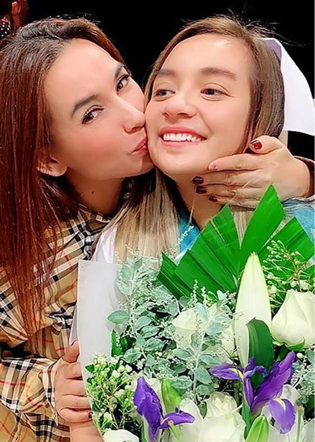 Phi Nhung đã không thể về bên con gái.