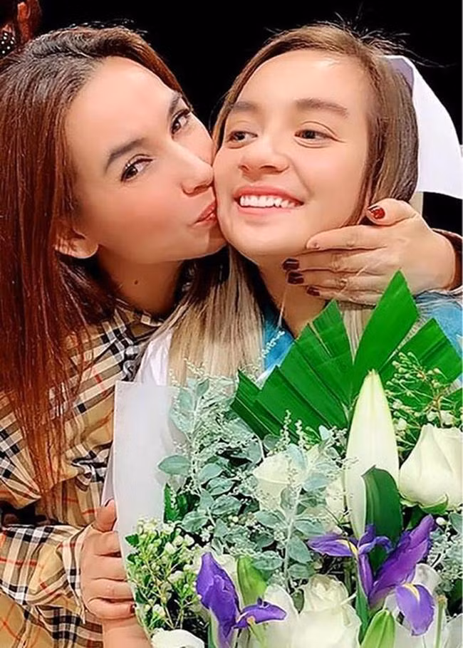 Phi Nhung đã không thể về bên con gái.