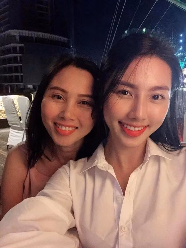 Thùy Tiên thừa hưởng nhiều nét đẹp của mẹ. - Ảnh: IGNV.