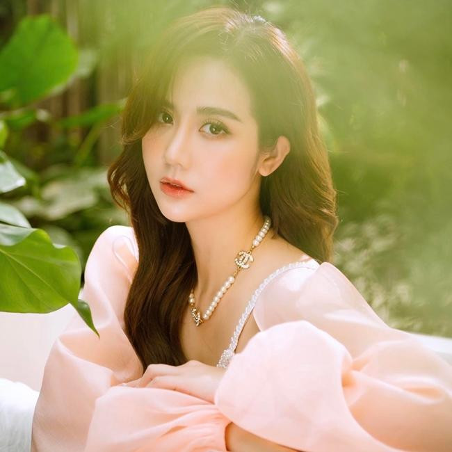 Huyền Lizze có phong cách thời trang đa dạng. Huyền Lizze có phong cách thời trang đa dạng.