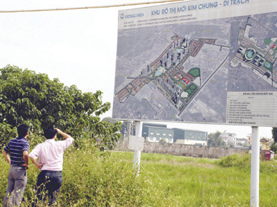 Dự án “Khu đô thị mới Kim Chung – Di Trạch” bị tạm dừng. Ảnh: Phạm Yên. Dự án “Khu đô thị mới Kim Chung – Di Trạch” bị tạm dừng. Ảnh: Phạm Yên