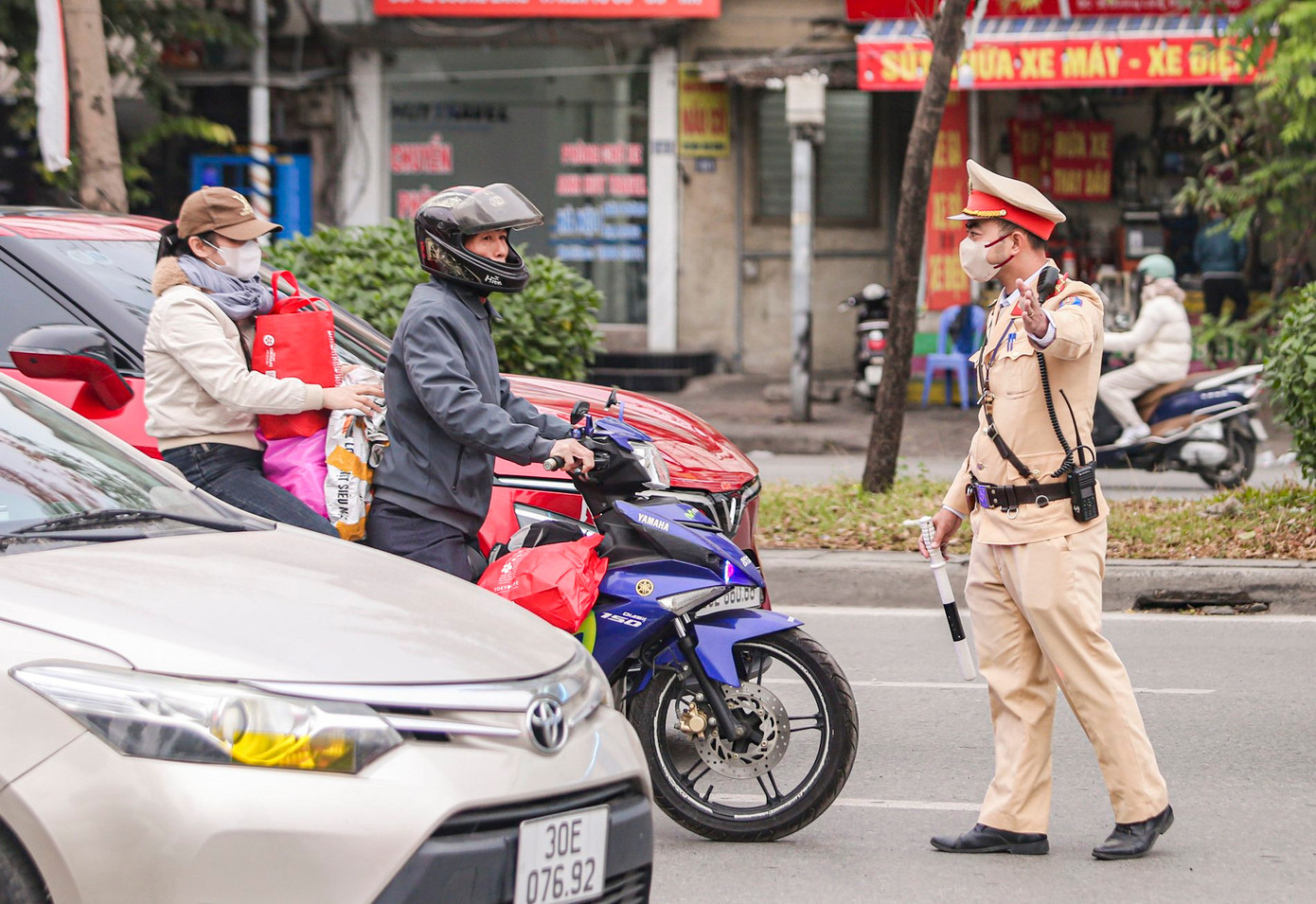 CSGT làm nhiệm vụ.