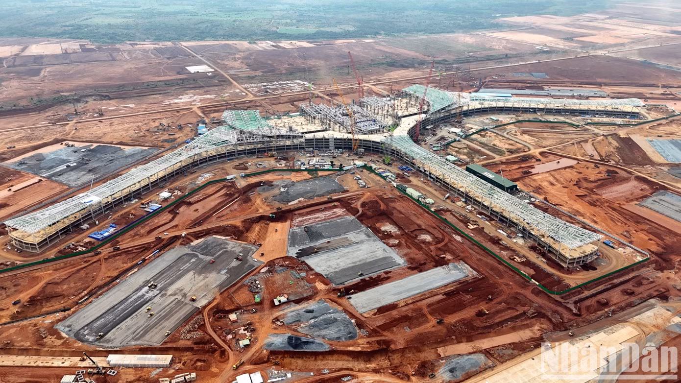 Nhà ga hành khách, được xem là "trái tim" dự án sân bay Long Thành giai đoạn 1 đang được đẩy nhanh tiến độ. Nhà ga hành khách, được xem là "trái tim" dự án sân bay Long Thành giai đoạn 1 đang được đẩy nhanh tiến độ.