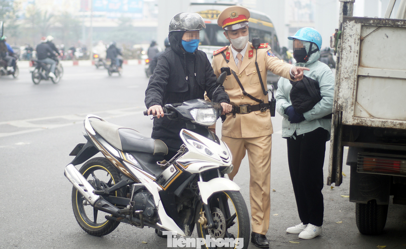 Nhiều hành vi vi phạm ngoài việc xử phạt hành chính sẽ bị trừ điểm GPLX. Nhiều hành vi vi phạm ngoài việc xử phạt hành chính sẽ bị trừ điểm GPLX.